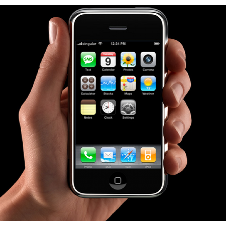 Steve Jobs: "Si tu iPhone 4 no tiene cobertura, agrralo de otra forma"