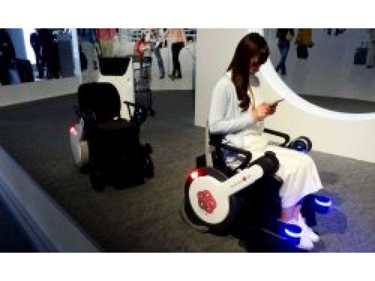 Panasonic prueba silla de ruedas autónoma en aeropuerto de Tokio